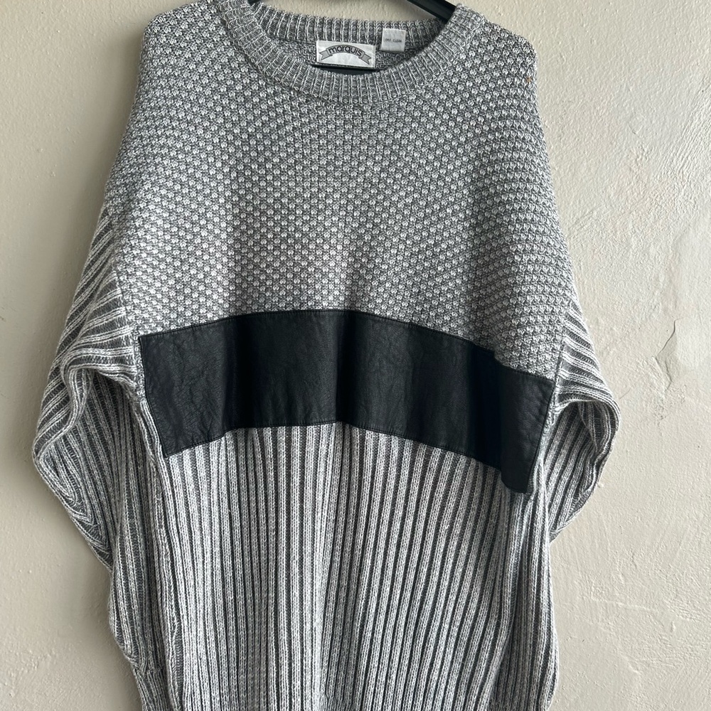 Marquis Men's sweater Gray with leather patch size Large